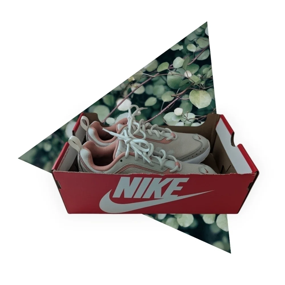 Nike Women's Air Max AP Shoe Sizes 8 , 8.5 and 9